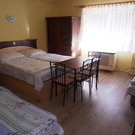 Szivarvany Apartman Gyula Zewnętrze zdjęcie