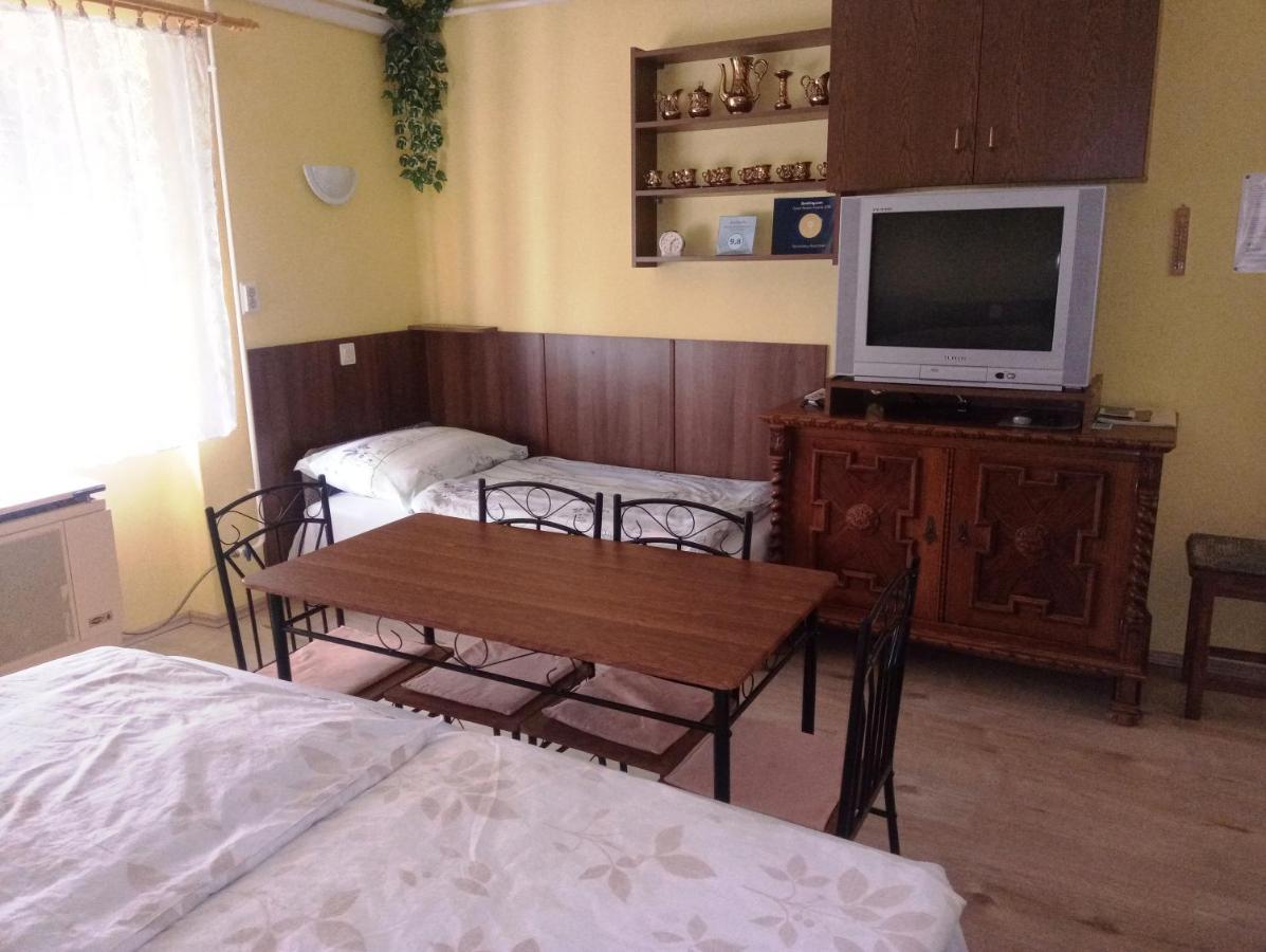 Szivarvany Apartman Gyula Zewnętrze zdjęcie