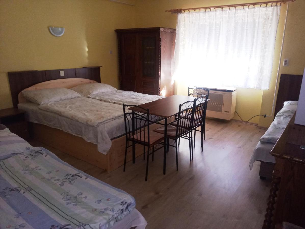 Szivarvany Apartman Gyula Zewnętrze zdjęcie