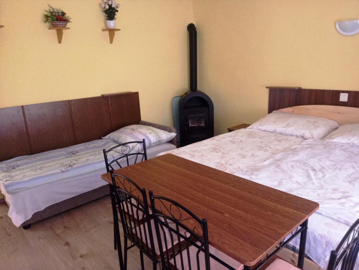 Szivarvany Apartman Gyula Zewnętrze zdjęcie