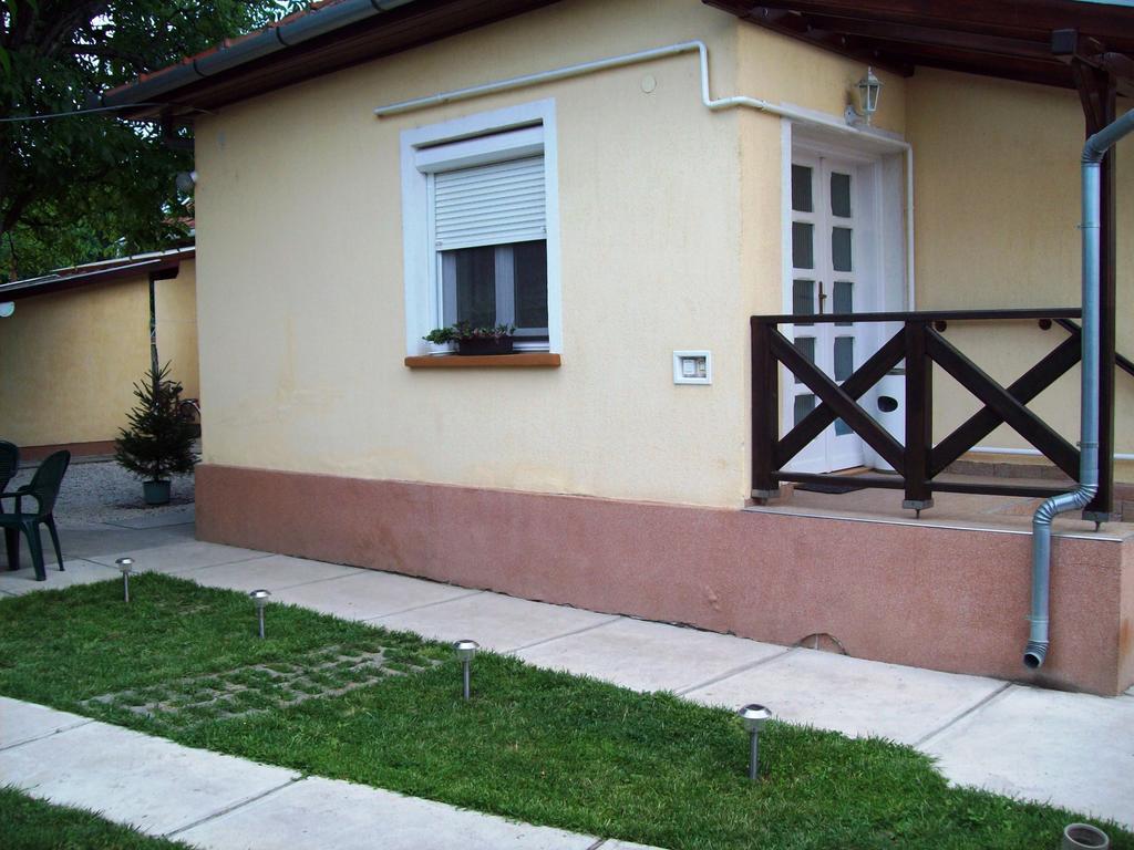Szivarvany Apartman Gyula Pokój zdjęcie