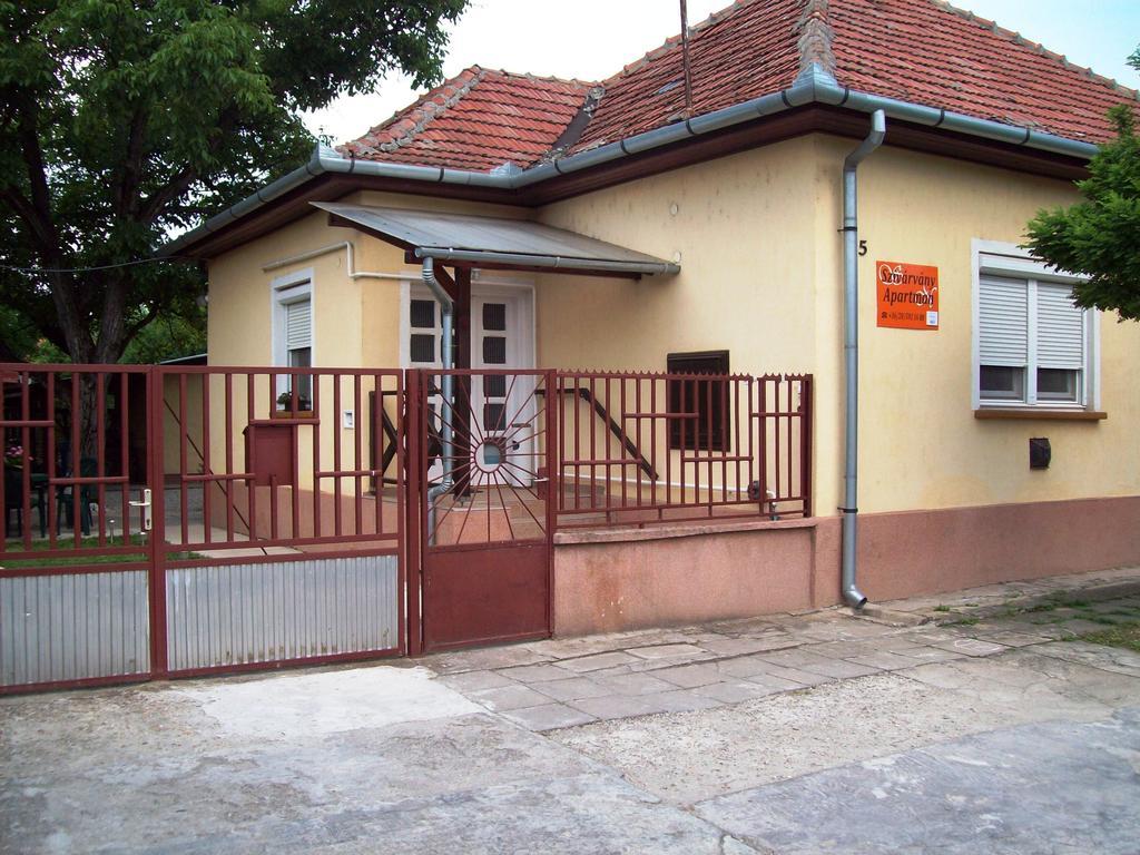 Szivarvany Apartman Gyula Pokój zdjęcie