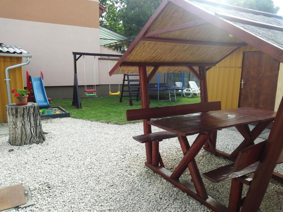Szivarvany Apartman Gyula Zewnętrze zdjęcie