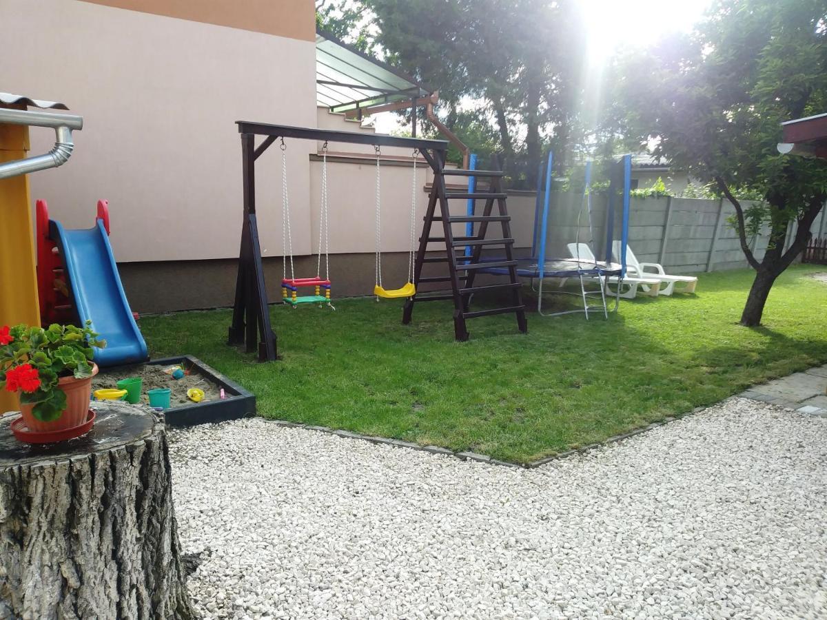 Szivarvany Apartman Gyula Zewnętrze zdjęcie